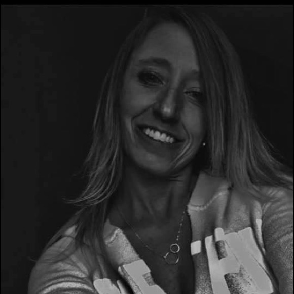 Meet your Posher, Andrea - Picture 2 of 2